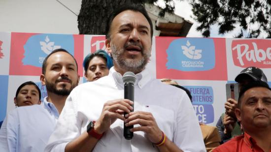 El alcalde de Quito, Pabel Muñoz, durante su primera rueda de prensa como alcalde de la ciudad, el 9 de febrero de 2023 en Quito.