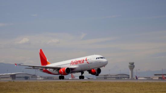 Imagen referencial de un avión de Avianca en el Aeropuerto Internacional Mariscal Sucre, de Quito, enero de 2023 