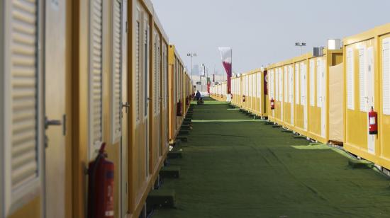 Imagen de decenas de casas móviles en Doha, Qatar, durante la Copa del Mundo de 2022.