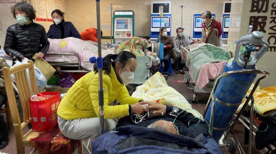 Personas en un hospital de Shanghái, China, durante el brote de Covid-19, el 4 de enero de 2023. 