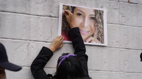 Manifestación en las afueras de la Casa de la justicia durante la audiencia del caso María Belén Bernal. Quito 14 febrero 2023. 