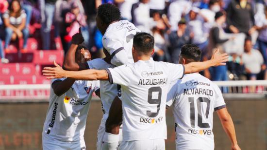 José 'Tin' Angulo y sus compañeros de Liga festejan el 1-0 ante Deportivo Cuenca en la Copa de Campeones, el 19 de febrero de 2023.