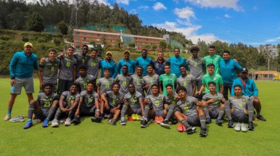 La selección ecuatoriana Sub 17 después de un entrenamiento en Quito, en febrero de 2023.