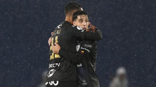 Los jugadores de Independiente la victoria ante Flamengo en la final de ida de la Recopa 2023, el martes 21 de febrero.