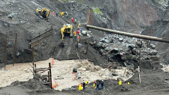 Tras la caída del puente en el río Marker, este es el punto crítico en el que se realizan trabajos para resguardar la tubería de OCP, del Sote y Poliducto. Napo, 27 de febrero de 2023