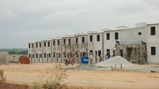 Imagen referencial de un proyecto habitacional en Vía a la Costa, en Guayaquil, en julio de 2022. 