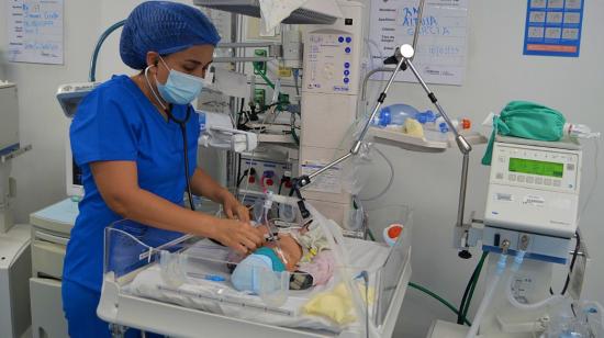 Atención de un recién nacido en el área de neonatología del Hospital Teófilo Dávila de Machala. 