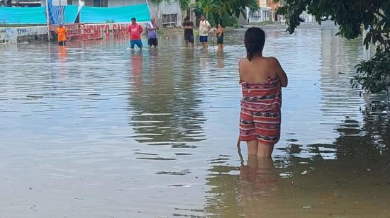 Un sector de Salinas (Santa Elena) inundado tras las lluvias, el 25 de febrero de 2023. 