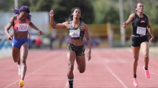 Anahí Suárez gana la prueba de los 400 metros en el Campeonato Nacional, el 4 de marzo de 2023. 