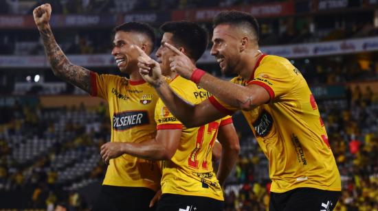 Los jugadores de Barcelona celebran uno de los goles ante Delfín, el 4 de marzo de 2023.