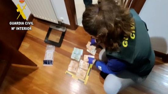 Imagen del operativo de la Guardia Civil de España que atrapó 2,5 toneladas de cocaína enviada desde Ecuador.