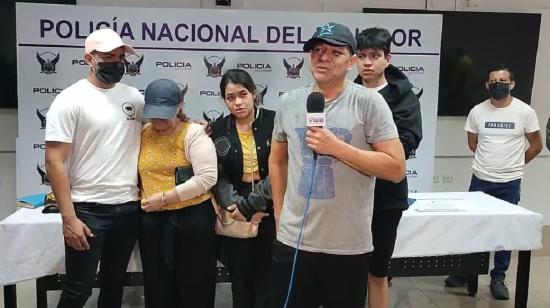 Comerciante liberado en Durán cuando se reencontró con su familia, el 7 de marzo de 2023. 