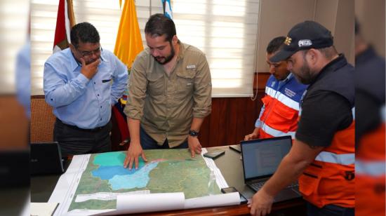 Reunión del COE provincial de Manabí para articular la respuesta a las inundaciones en Chone, el 8 de marzo de 2023.