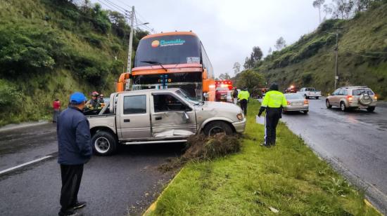 Imagen de cómo quedaron los vehículos involucrados en el accidente del 11 de marzo, en la avenida Simón Bolívar, en Quito.