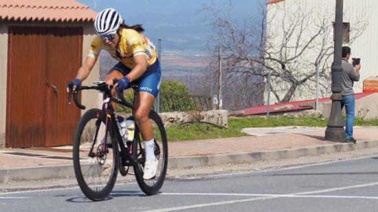 Miryam Núñez, durante la Etapa 3 de la Vuelta a Extremadura, el 12 de marzo de 2023.