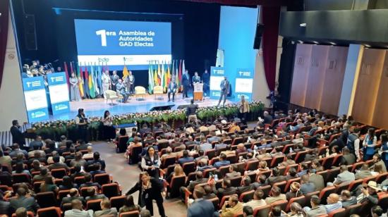 Alcaldes y prefectos electos de Ecuador en la Universidad del Azuay de Cuenca, el 15 de marzo de 2023. 