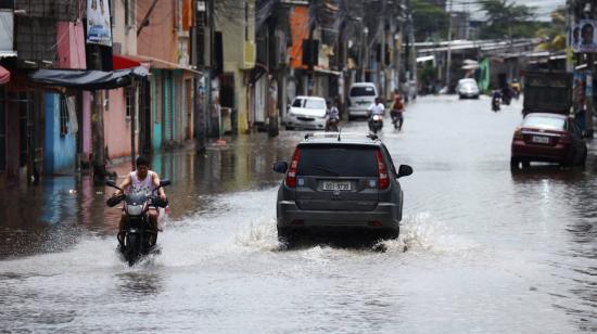 Varios sectores de la ciudadela El Recreo del cantón Durán, quedaron anegadas. Durán, martes 21 de febrero del 2023