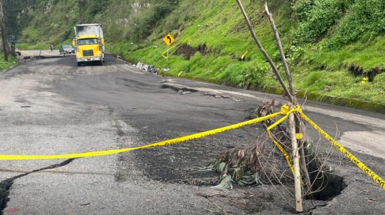 Estado de la vía E35 en Alausí, provincia de Chimborazo, el 15 de marzo de 2023. 