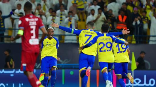 Cristiano Ronaldo y sus compañeros del Al Nassr festejan un gol ante el Abha, el 18 de marzo de 2023.