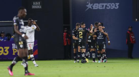 Los jugadores de Independiente del Valle festejan el gol de Lautaro Díaz ante Barcelona en la Fecha 3 de la LigaPro, el 18 de marzo de 2023.