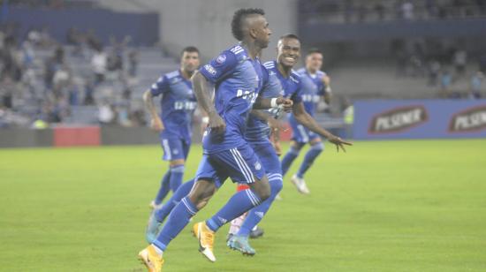 Miler Bolaños y sus compañeros festejan el tanto de Emelec sobre Técnico Universitario en la Fecha3 de la LigaPro, el 19 de marzo.