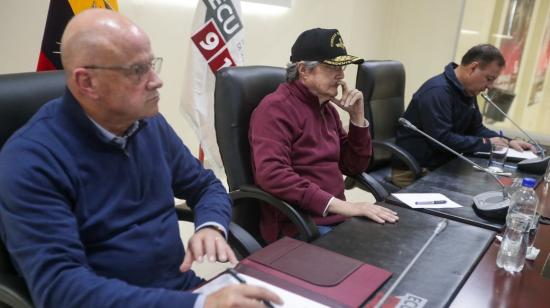 El vicepresidente Alfredo Borrero y el presidente Guillermo Lasso, en el COE que coordina las acciones estatales por el terremoto.