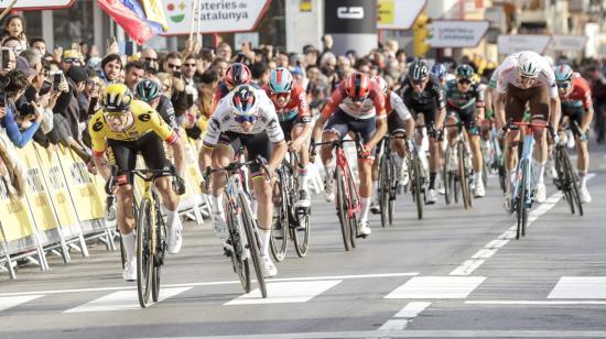 Primoz Roglic se lleva la victoria en la Etapa 1 de la Volta a Catalunya, el lunes 20 de marzo de 2023. Richard Carapaz llegó a 10 segundos.