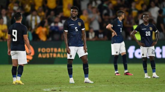 José Cifuentes (medio), después del partido amistoso frente a Australia en Sídney, el 24 de marzo de 2023.