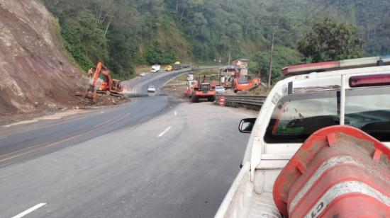 Tramo parcialmente cerrado en la vía Alóag-Santo Domingo, el 21 de marzo de 2023. 