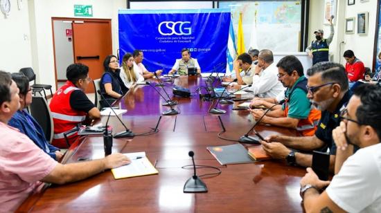 La Mesa de Agua del COE Cantonal de Guayaquil se reunió ante riesgos de inundaciones por marea alta.