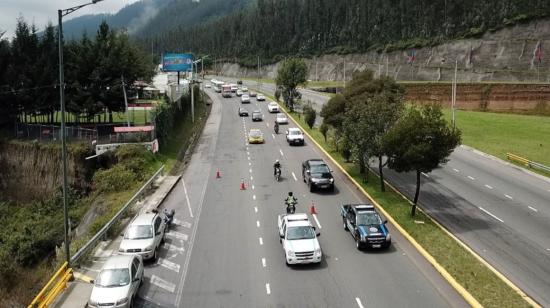 Patrulleros de la AMT en la avenida Simón Bolívar durante la campaña '50 kilómetros es la clave', en marzo de 2023.