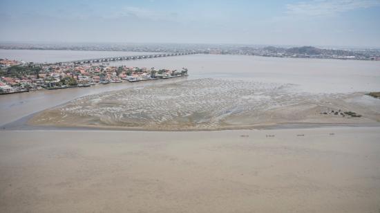 Vista panorámica del islote en el río Guayas, en 2022. 