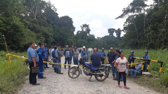 Paro de la comunidad Edén, impide el paso a trabajadores de Petroecuador, lo que ha impactado a la producción petrolera. Foto del 21 de febrero de 2023.