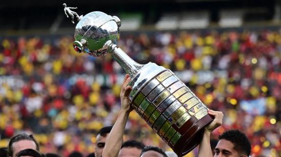 El trofeo de la Copa Libertadores. 