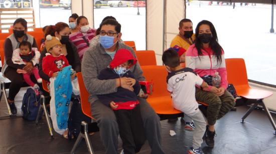 Niños en la sala de triaje del Hospital Quito Sur, el 28 de marzo de 2023.