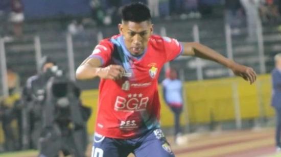 Bryan Oña, durante un partido con El Nacional en el estadio Olímpico Atahualpa, en Quito.