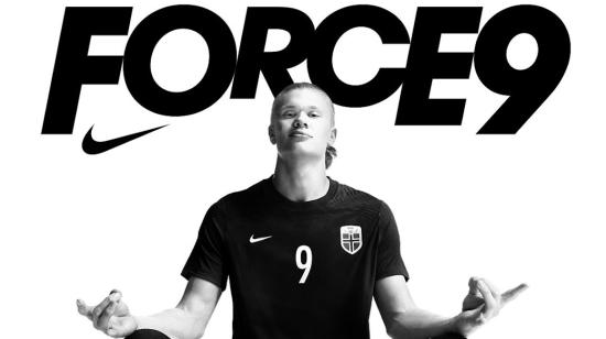 Imagen de Erling Haaland luego de firmar su contrato con Nike, el 31 de marzo de 2023.