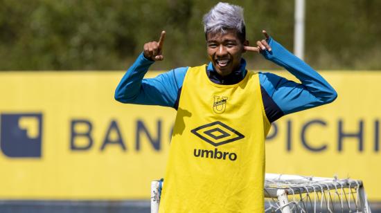 Aarón Rodríguez en un entrenamiento de la Universidad Católica, en marzo de 2023. 