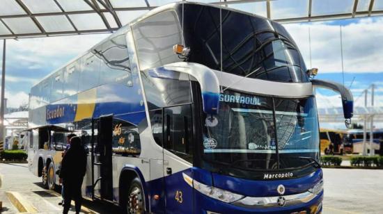 Un bus interprovincial en la terminal terrestre de Quito, el 1 de abril de 2023.