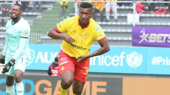 Jhon Jairo Cifuente celebra en el partido de Aucas ante U. Católica, el 19 de marzo de 2023.