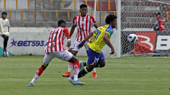 Gualaceo y Técnico Universitario se enfrentaron en el estadio Jorge Andrade Cantos, el 8 de abril de 2023.