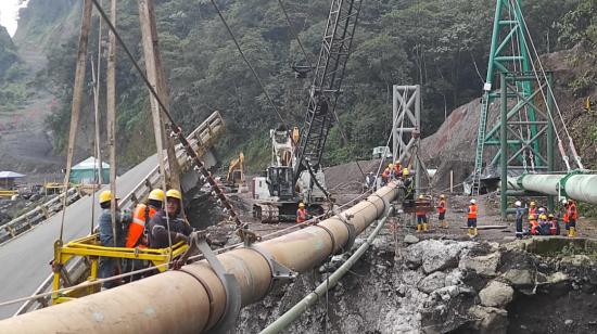 Construcción de torre de soporte para el paso aéreo del Sistema de Oleoducto Transecuatoriano SOTE y del Poliducto Shushufindi – Quito. 