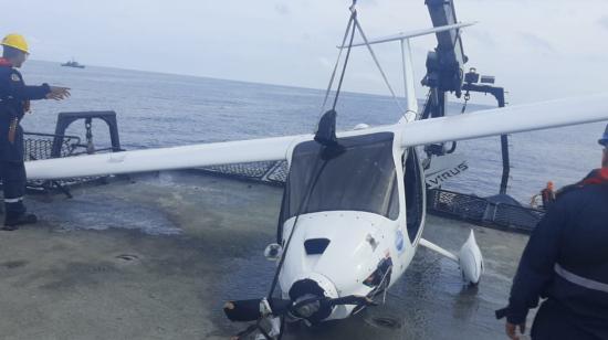 Imagen de la avioneta ultraligera, que había desaparecido en Galápagos, y fue recuperada por la Armada, el 14 de abril de 2023. 