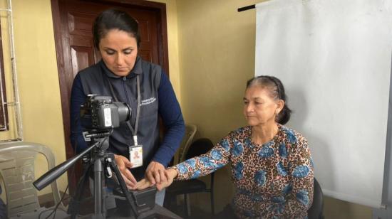 Servicio de cedulación del equipo de brigada del Registro Civil, en el cantón Las Lajas, provincia de El Oro, octubre de 2022.