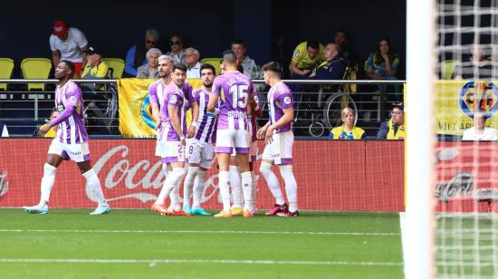 Los jugadores del Real Valladolid celebran el gol de Selim Amalah, durante el partido de la jornada 29 de Liga de Primera División del 15 de abril de 2023.
