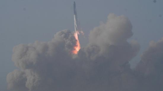 Momentos del despegue del cohete Starship, desde Texas, este 20 de abril de 2023. 
