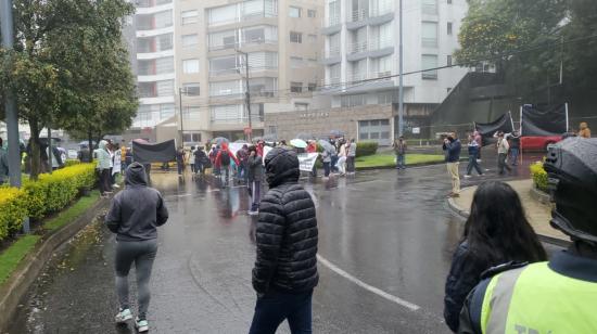 Manifestación ciudadana en el sector del Redondel del Ciclista, en Quito, el 17 de abril de 2023. 