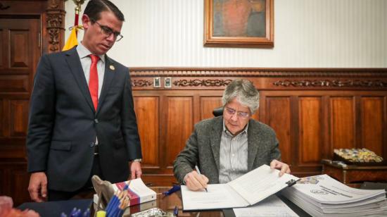 El presidente Guillermo Lasso firmó un decreto para crear un bono de arrendamiento, el 20 de marzo de 2023.