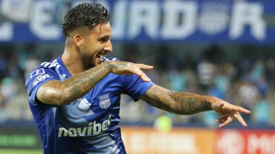 Caín Fara, de Emelec, festeja su gol ante Huracán por la Copa Sudamericana, el jueves 20 de abril de 2023.