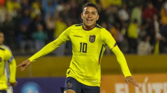 Kendry Páez celebra en la victoria de Ecuador ante Argentina en el Sudamericano Sub 17, en el estadio Olímpico Atahualpa, el 20 de abril de 2023.